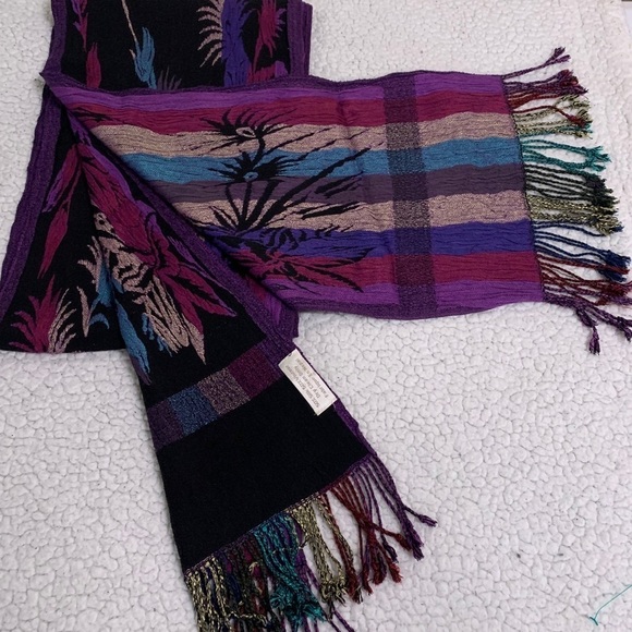 Multi color scarf - Picture 1 of 3
